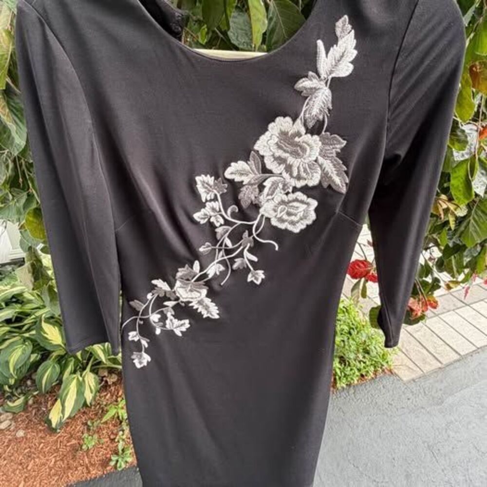 🖤 JS Collections Black Embroidered Sheath Dress – Size 2 🖤